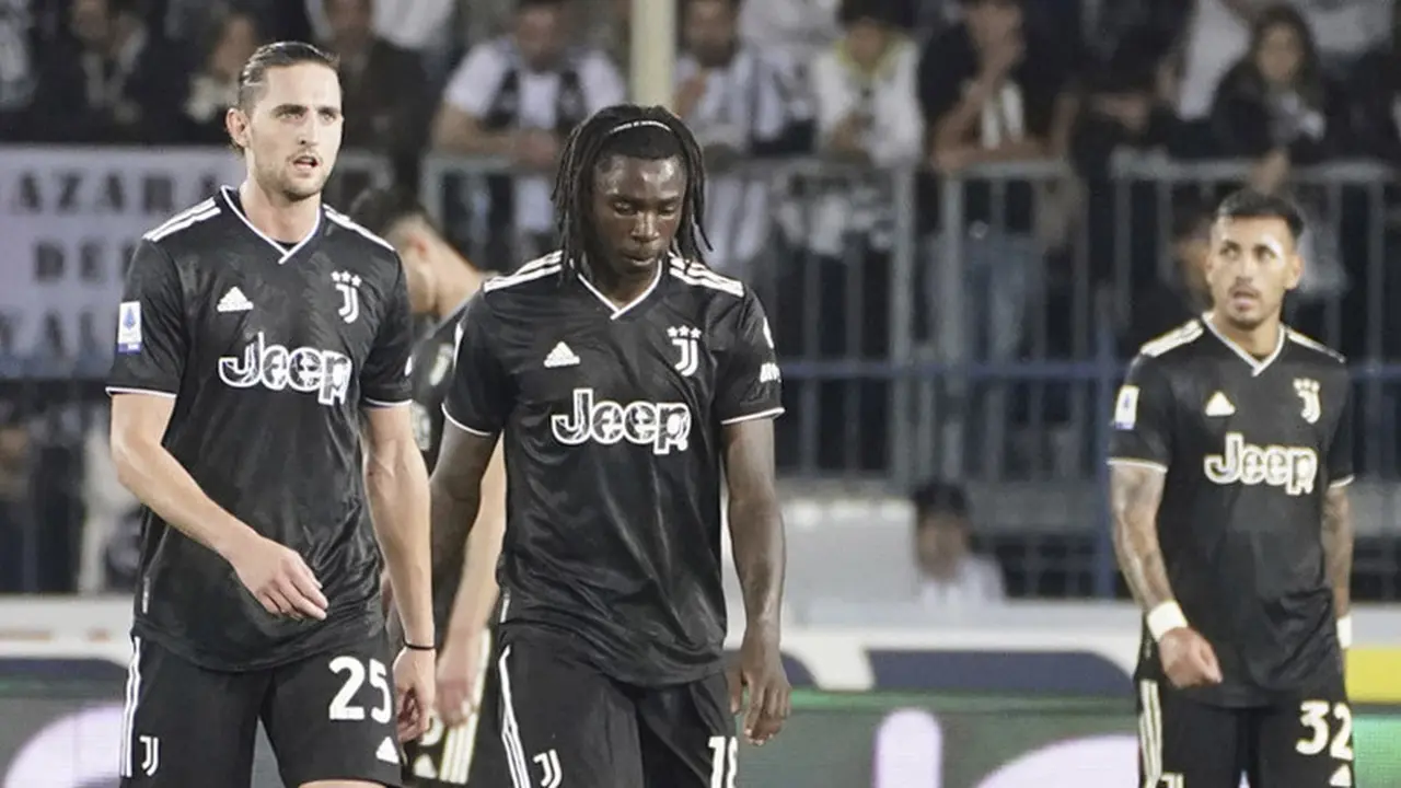 Foto: Ekspresi Tak Ada Gairah Pemain Juventus saat Lawan Empoli, Kena Pengurangan Poin Sebelum Bertanding
