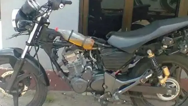 6 Potret Tangki Motor Nyeleneh Ini Bikin Petugas SPBU Jadi Tepuk Jidat