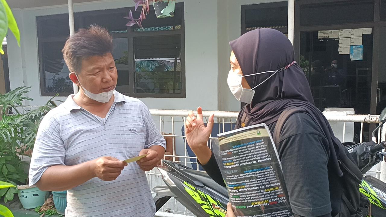 Lawan Hoaks, Tim Cek Fakta Susuri Perkampungan di Tangerang Perkenalkan Chatbot WhatsApp Liputan6.com