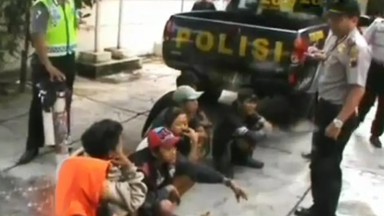 Ganggu Lalu Lintas, Anak Punk Dikejar-kejar Polisi