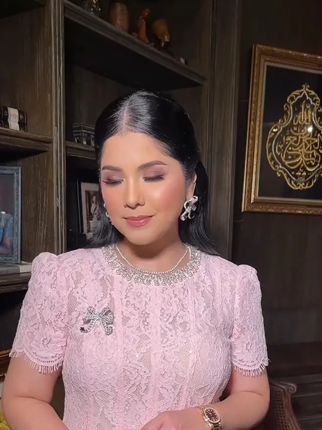 Dress Brokat Soft Pink Annisa Yudhoyono saat Pesta Ultah Aira