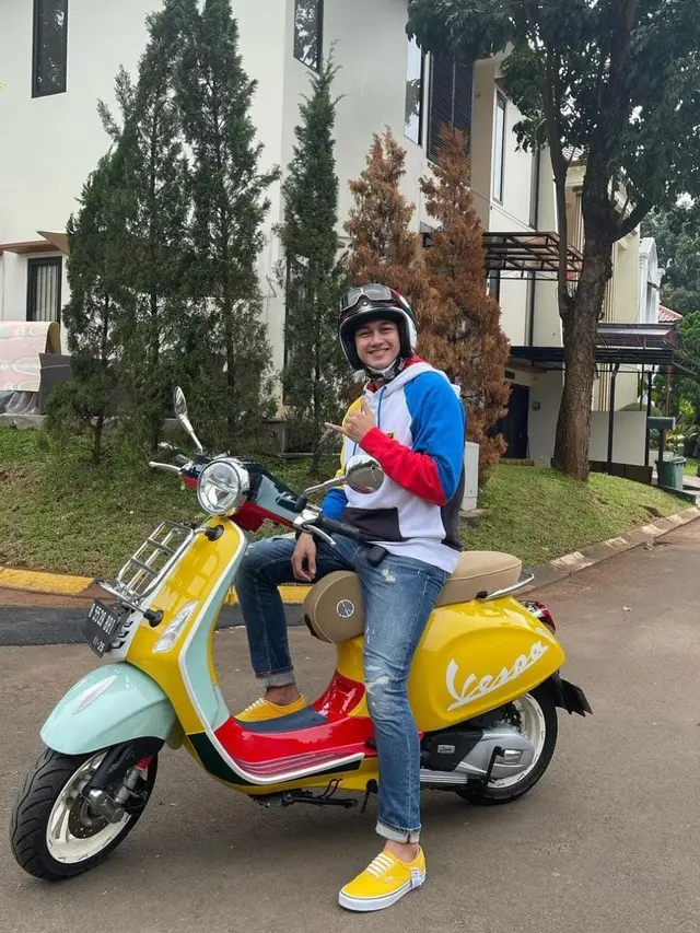 Caesar Hito punya wajah yang tampan