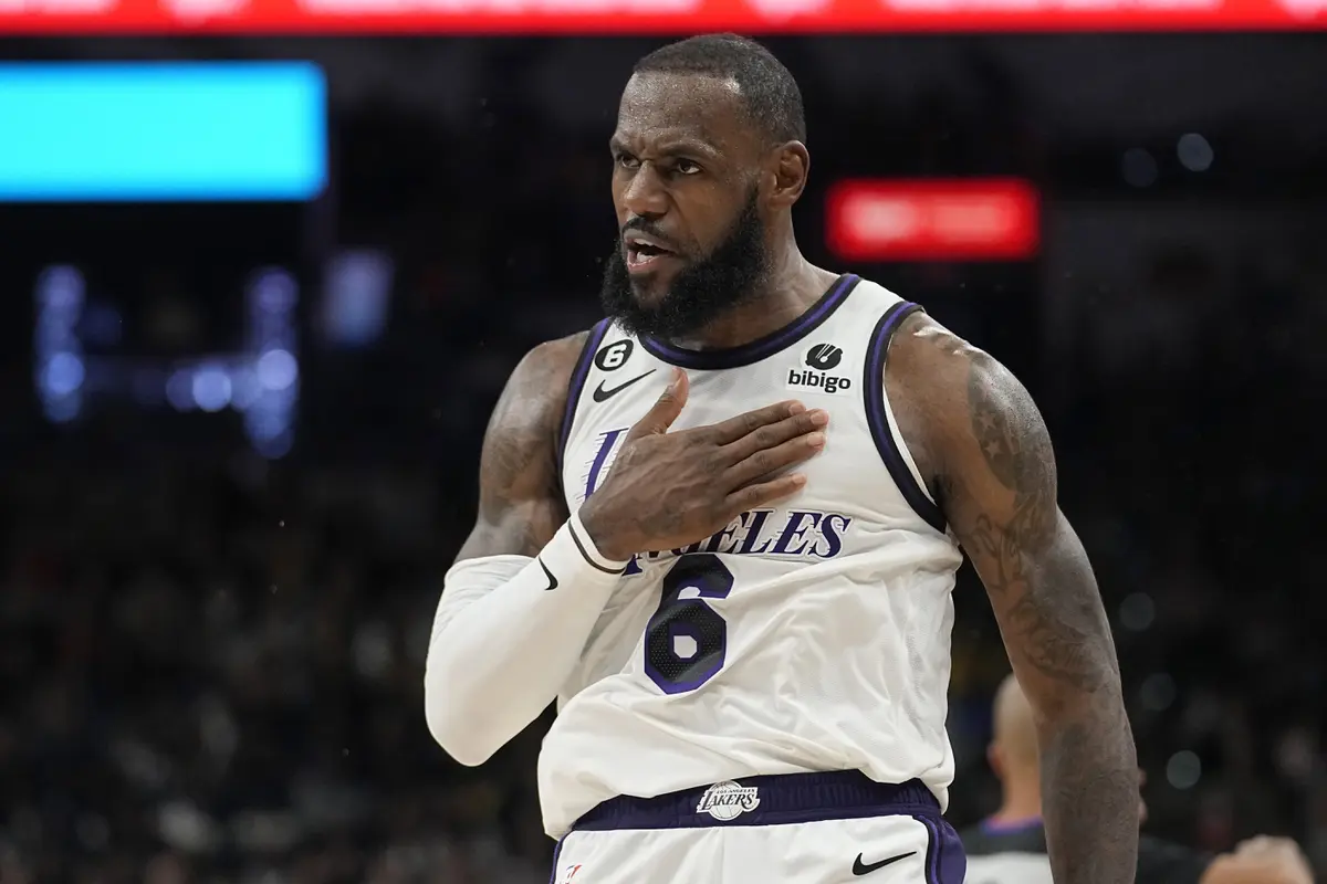 Selebrasi pemain Lakers LeBron James di lanjutan NBA