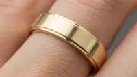 Cincin Emas Polos atau Bermotif, Mana yang Lebih Awet? Pahami Faktor Penentunya