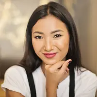 ilustrasi perempuan bahagia/Photo by Andrea Piacquadio from Pexels