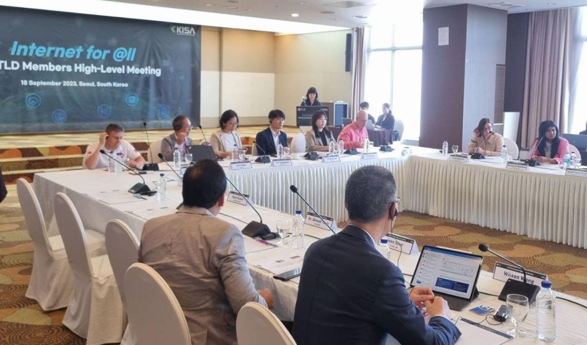 Menurut John, PANDI bersama organisasi internet regional lain berkomitmen&nbsp; menjaga dan mendukung DNS yang kuat dan terpercaya sebagai inti infrastruktur Internet global.&nbsp;&nbsp;
