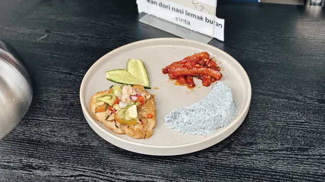 Ikan Dori Nasi Lemak Bulan Cinta.