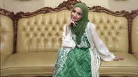 Tsania Marwa mengenakan hijab saat ulangtahunnya