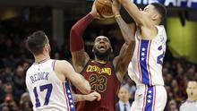 LeBron James menerobos pertahanan Sixers (AP)