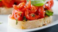 How to make bruschetta. (Photo: valeria_aksakova/Freepik)