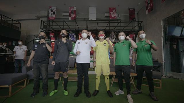 Peluncuran jersey ketiga Timnas Indonesia oleh apparel Mills di Garuda Store, Stadion GBK, Jakarta, Selasa (17/11/2020).