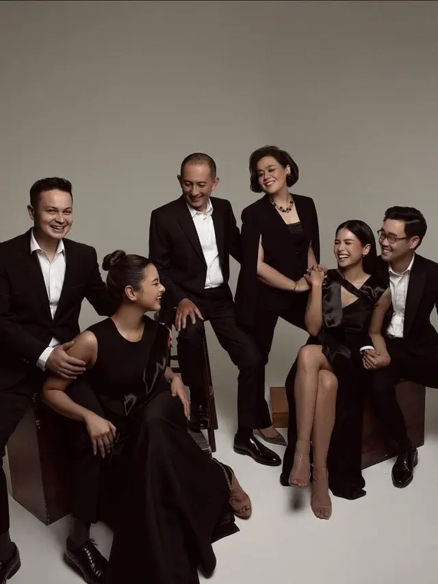 Pemotretan Keluarga Besar Maudy Ayunda