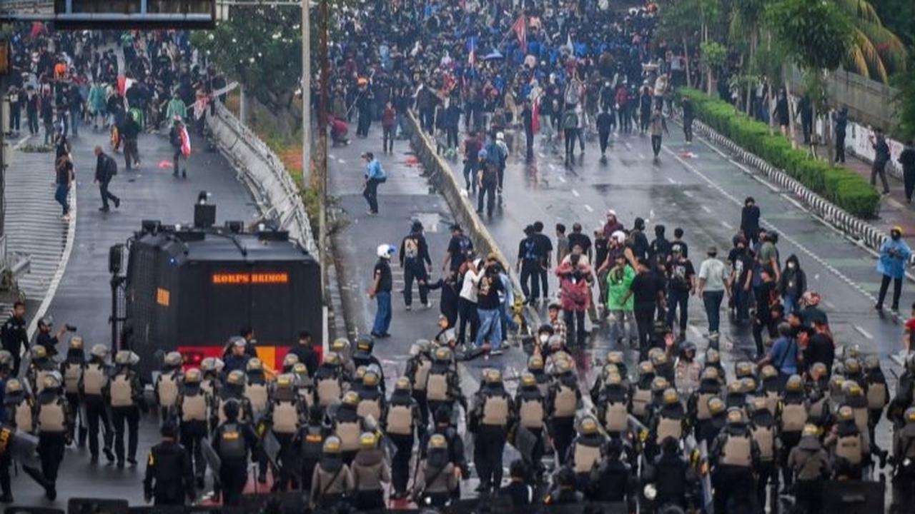 Kericuhan Demo di DPR, Polisi: Ada Penyusup yang Memprovokasi