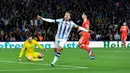 Pemain Real Sociedad Mikel Oyarzabal merayakan gol ke gawang Benfica pada pertandingan sepak bola Grup D Liga Champions di Stadion Reala Arena, San Sebastian, Spanyol, Rabu (8/11/2023). (AP Photo/Alvaro Barrientos)