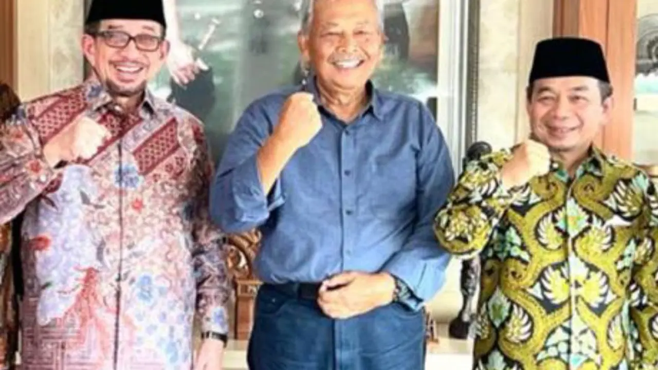 Ketua Majelis Syura PKS Habib Dr Salim Segaf Al Jufri, Eks Gubernur Jawa Tengah Bibit Waluyo, dan Ketua Fraksi PKS DPR RI Jazuli Juwaini.