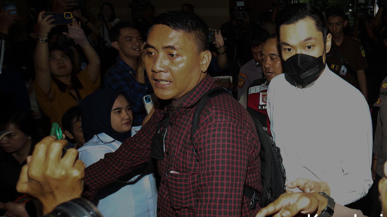 Rugikan Negara Rp210 Miliar, 11 Potret Harvey Moeis Suami Sandra Dewi Dituntut 12 Tahun Penjara - Harta Benda Terancam Disita