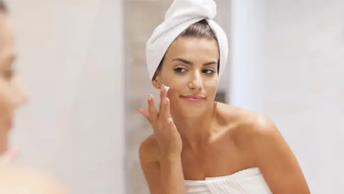 SPF bermanfaat menangkal radiasi sinar UV/copyright: thinkstockphotos.com