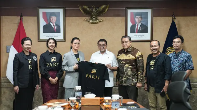 Menekraf Teuku Riefky Harsya Bertemu PARFI 1956