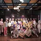 Total 20 Finalis Puteri Muslimah Indonesia 2019 Indosiar berfoto bersama team leader KLY, di Gedung KLY, Senin (21/4). (Zulfikar Abubakar).