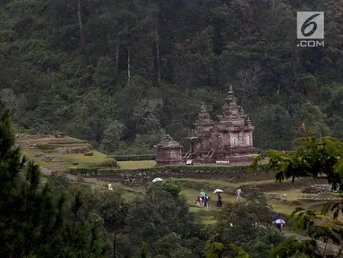 Suasana wisata Candi Gedong Songo di lereng Gunung Ungaran, Bandungan, Kab. Semarang, Jawa Tengah, Senin (18/12). Candi ini merupakan salah satu peninggalan budaya Hindu dari zaman wangsa Sanjaya abad ke 9 (tahun 927 Masehi). (Liputan6.com/Johan Tallo)