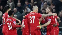 Para pemain Liverpool merayakan gol Jordan Henderson ke gawang Swansea City ( Reuters / Rebecca Naden Livepic)