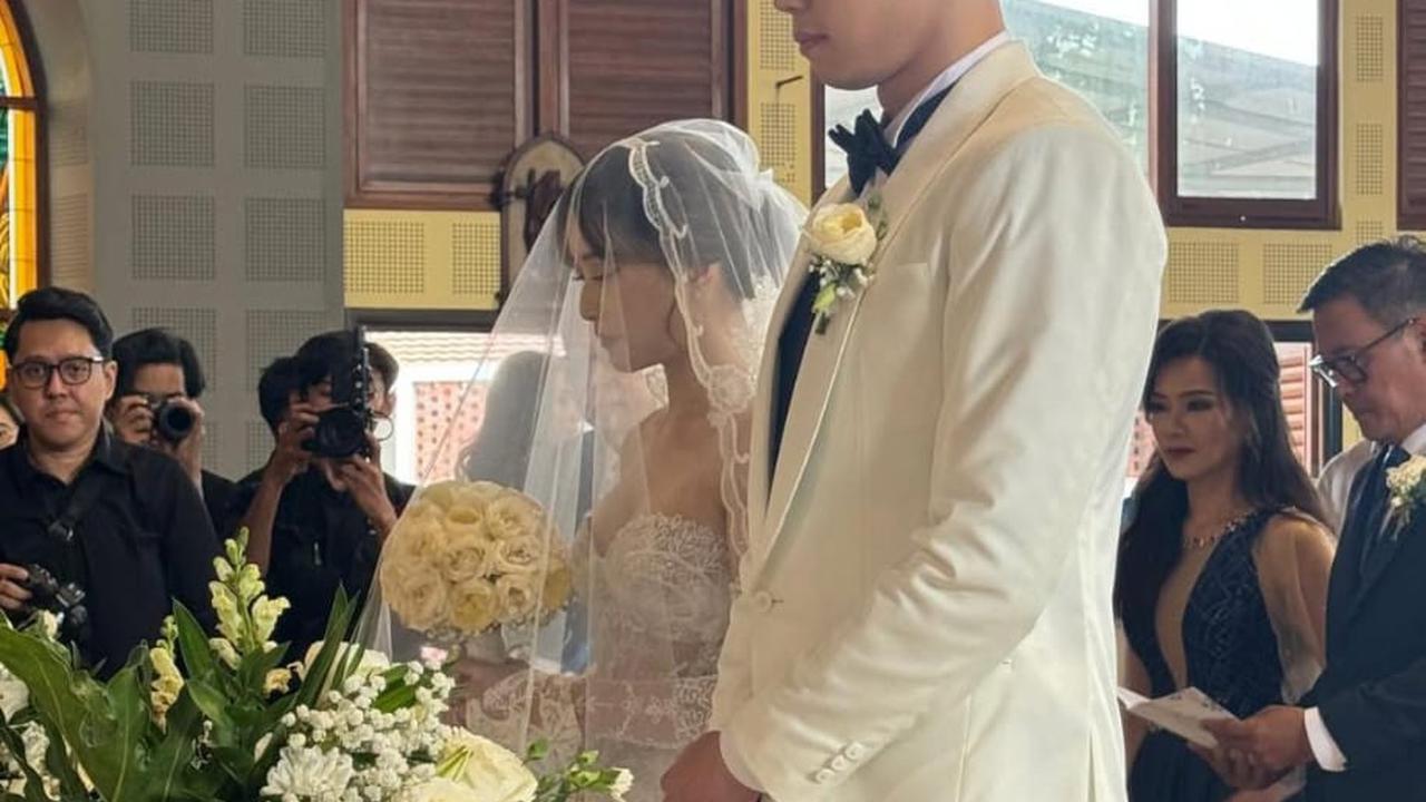 Momen Haru, Vior Menangis Saat Berjanji Setia pada Vincent Kosasih di Pemberkatan Nikah