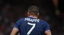 Berhembus kabar bahwa Mbappe akan meninggalkan Paris Saint-Germain menuju Real Madrid pada penutupan bursa transfer musim panas, yakni Selasa 31 Agustus 2021. Dikabarkan Real Madrid telah memberikan tawaran sebesar 180+15 juta euro kepada PSG. (Foto: AFP/Franck Fife)