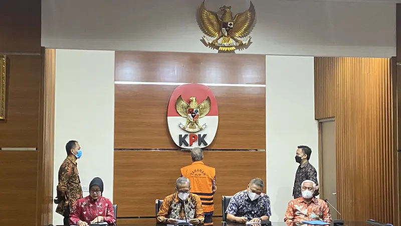 Hakim Agung Sudrajad Dimyati (SD) resmi berstatus tersangka kasus suap dan ditahan oleh penyidik Komisi Pemberantasan Korupsi (KPK) selama 20 hari ke depan. (Radityo Priyasmoro)