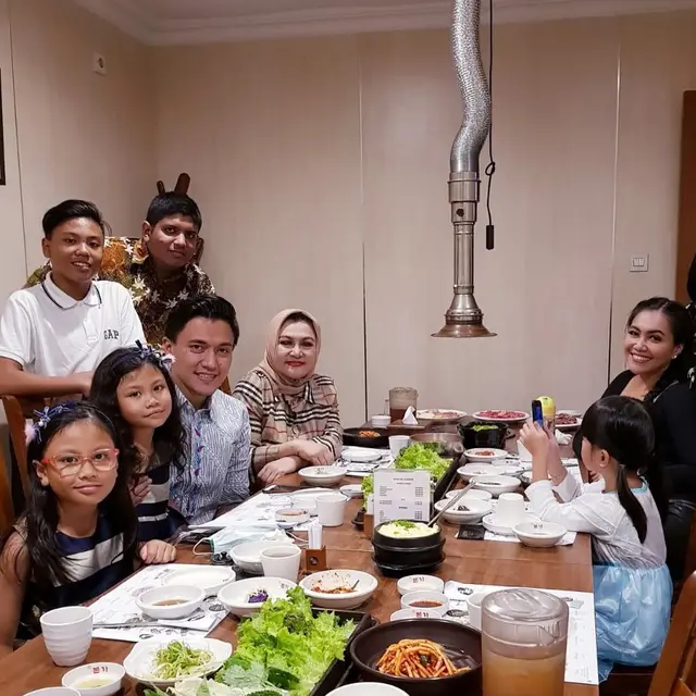 6 Potret Emilia Contessa Bareng Keluarga Penuh Kehangatan, Tinggalkan Kenangan Manis