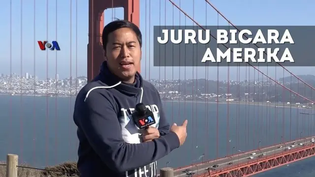 komika Pandji Pragiwaksono ditemui VOA awal bulan September di Golden Gate, salah satu jembatan paling terkenal di Amerika, yang terletak di San Francisco. Di sela-sela sesi foto-foto, dia sempat bercanda.