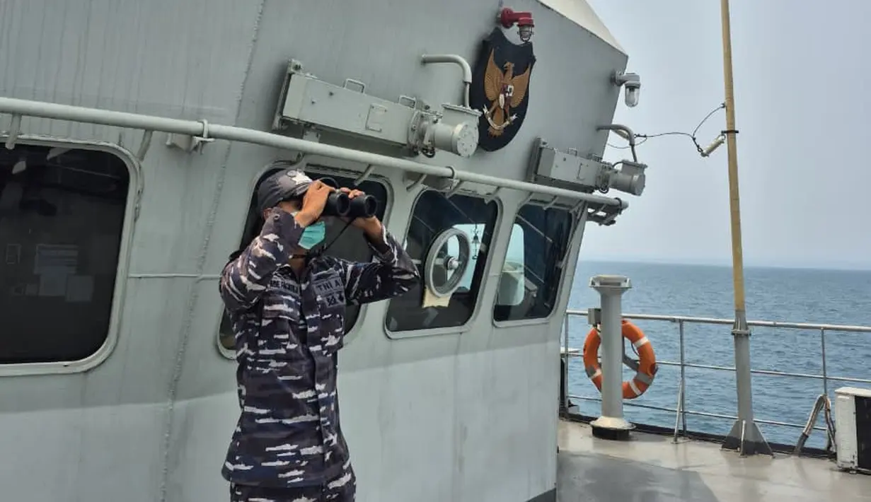 Upaya pencarian lima jurnalis yang hilang kontak di perairan Selat Sunda terus dilakukan TNI AL bersama sejumlah unsur SAR. Presiden Prabowo Subianto telah menginstruksikan KSAL untuk segera melakukan pencarian. (Foto: Unggahan Akun Medsos @sekretariat.kabinet)