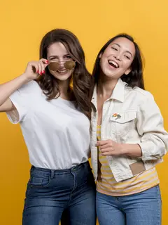 Sahabat Fimela, yuk mulai lebih selektif dalam memilih teman! Lingkungan pertemanan yang tepat bisa membentuk kepribadianmu jadi lebih dewasa, positif, dan berdaya. Simak 5 tips jitu berikut untuk menemukan teman yang tak hanya seru diajak ngobrol saja, tapi juga mendorongmu jadi versi terbaik dari dirimu sendiri! (Foto dok: Freepik/EyeEm).