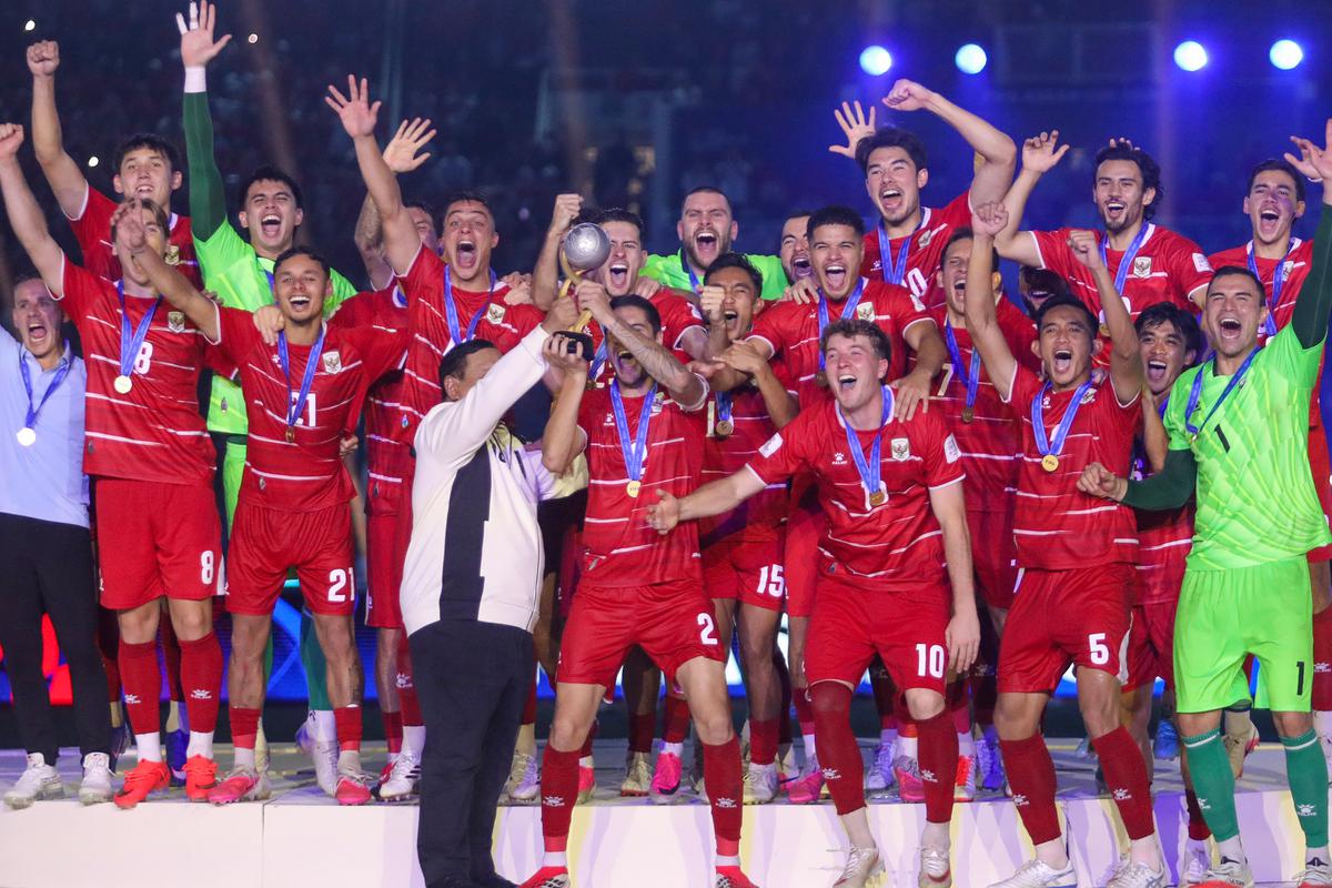 Timnas Indonesia Angkat Trofi FIFA ASEAN Cup 2026 di GBK