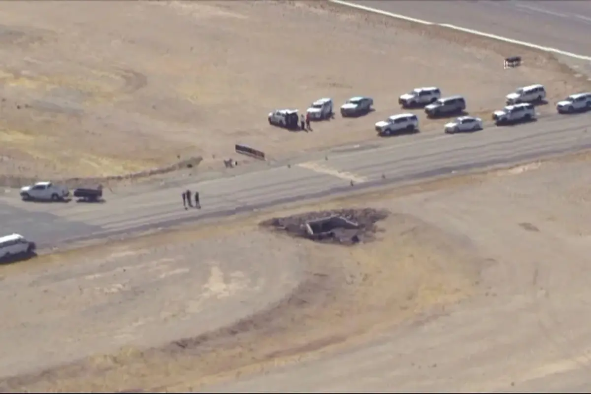 Lokasi kecelakaan pesawat bertabrakan di udara pada Rabu (19/2/2025), dekat Bandara Regional Marana di Arizona, AS. (KNXV/AP)