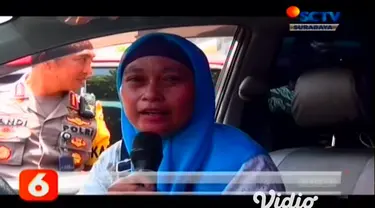 Unit Reskrim Polrestabes Surabaya membongkar sindikat penipuan dan penggelapan. Polisi menangkap empat tersangka yang melakukan penggelapan 23 mobil rental di Surabaya.