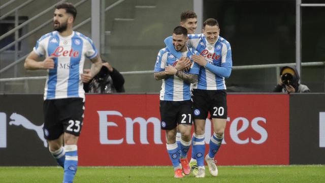 FOTO: Terpleset di San Siro, AC Milan Kian Menjauh dari Inter Milan