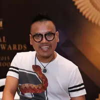 Uya Kuya lahir di Bandung, 4 April 1975 adalah seorang presenter dan pesulap. (Wimbarsana/bintang.com)