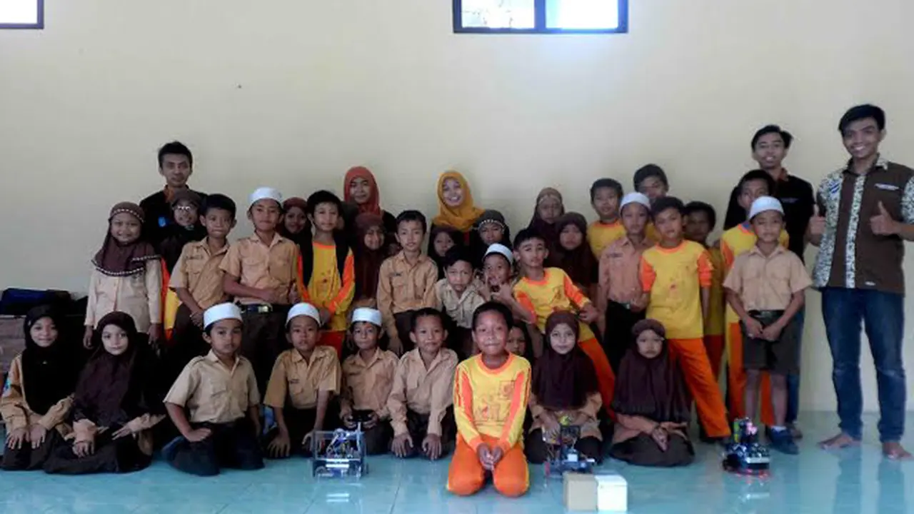 Robot Masuk Desa di Gresik