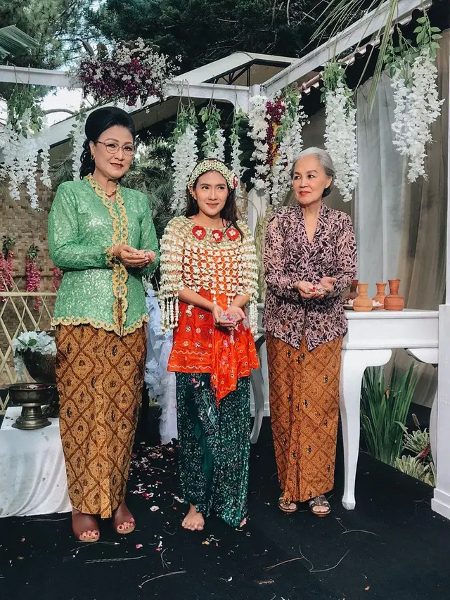 Adegan siraman Shanice Margaretha di Naluri Hati (Foto: Instagram/debbiecynthiadewi)