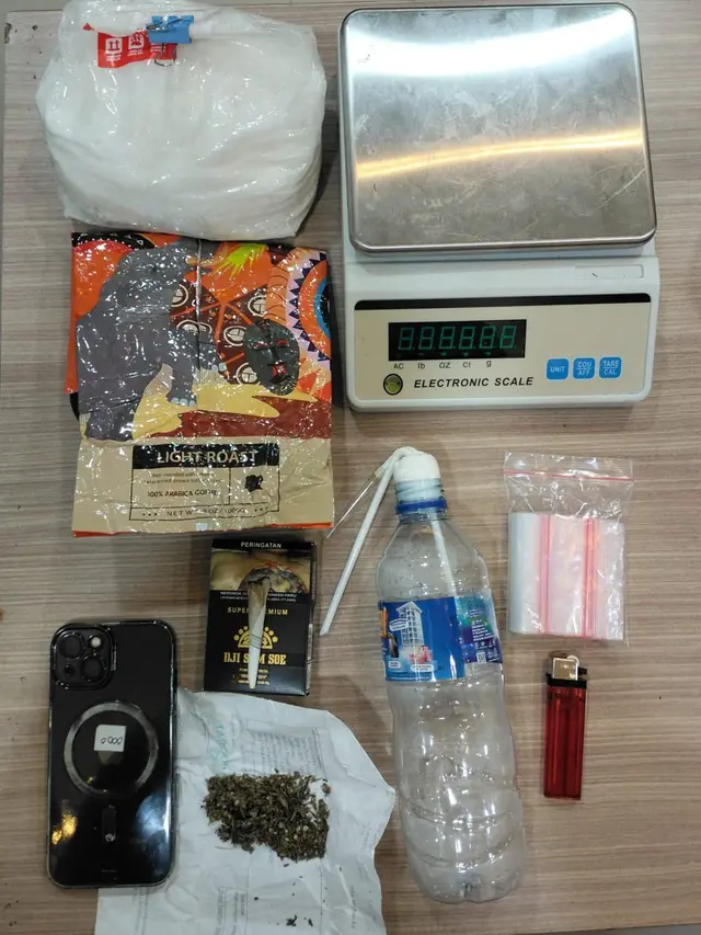 Barang bukti kasus peredaran narkotika di wilayah Lenteng Agung, Jakarta Selatan.