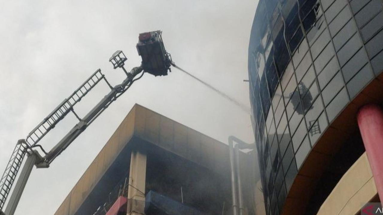 Menghitung Kerugian 650 Tenant Glodok Plaza Pasca Kebakaran