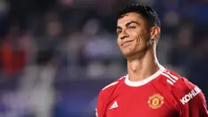 Cristiano Ronaldo menjadi pemain yang paling ditunggu-tunggu penampilannya pada derby Manchester yang akan berlangsung besok (06/11/2021). CR7 selalu tampil cemerlang sejak didatangkan oleh MU pada musim panas lalu. Ia tercatat telah mencetak 5 gol dari 4 laga di Liga Inggris. (AFP/Marco Bertorello)