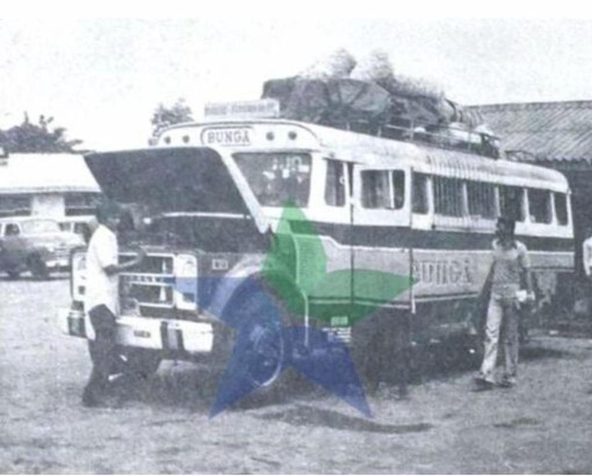 Bus Bunga yang konon pernah mengalami kecelakaan fatal di Tanjakan Emen hingga menewaskan sang kernet bernama Emen