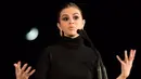 Rasa syukur pun dipanjatkan Selena lantaran bisa menikmati hidup sampai sekarang ini dan terbebas dari penyakit lupusnya kala itu. Penyakit tersebut juga membuat Selena harus melakukan transplantasi ginjal. (AFP/Matt Winkelmeyer)