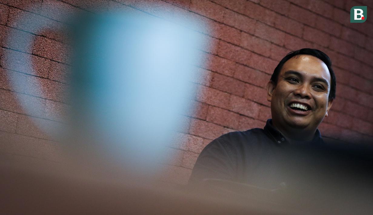 <p>Senior Consultant Primestar Communication, Rizal Jefrisani memberikan pernyataan saat kunjungan Digital Business Consultant untuk Madura United ke kantor Bola.com di Gondangdia, Jakarta, Senin (30/05/2022). (Bola.com/Bagaskara Lazuardi)</p>