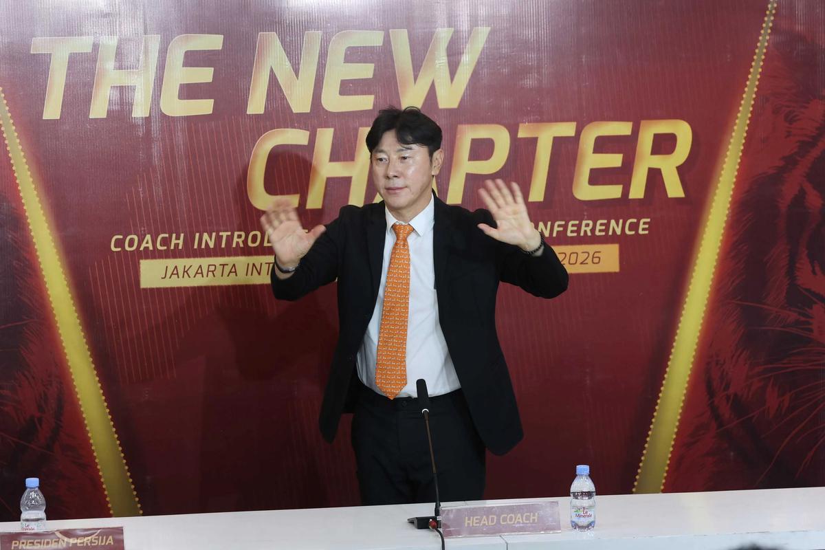 FOTO: Shin Tae-yong Resmi Tangani Persija Tiga Musim