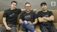 Pemain film Jeritan Malam Herjunot Ali (kiri), Indra Brasco (tengah) dan Winky Wiryawan (kanan) dalam acara Intimate Interview Facebook Live di KLY Office Menteng, Jakarta Pusat, Jumat (8/11/2019). (Liputan6.com/Andika Zulfikar)