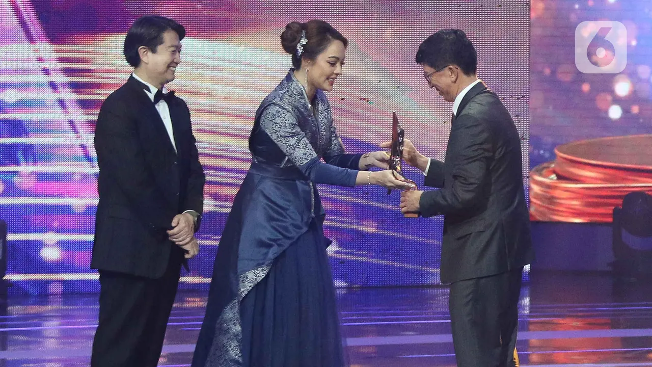 Ubah Tantangan Jadi Peluang, Surya Citra Media Raih Broadcaster of The Year di 29th Asian Television Awards