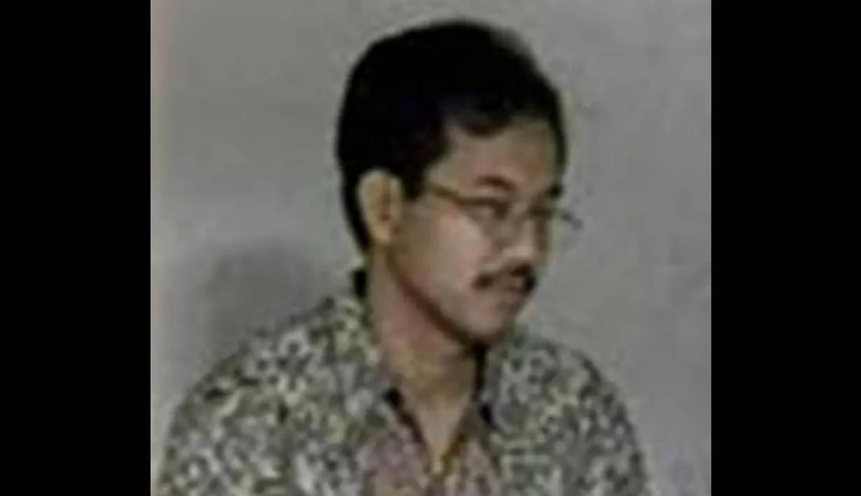 Oki alias Harnoko Dewantoro adalah pelaku pembunuhan 3 nyawa pada 3 November 1992.   Di Los Angeles, Amerika Serikat, Oki membunuh Gina Sutan Aswar (warga negara   Indonesia), Eri Triharto Darmawan yang merupakan adik kandungnya, dan Suresh   Michandini (