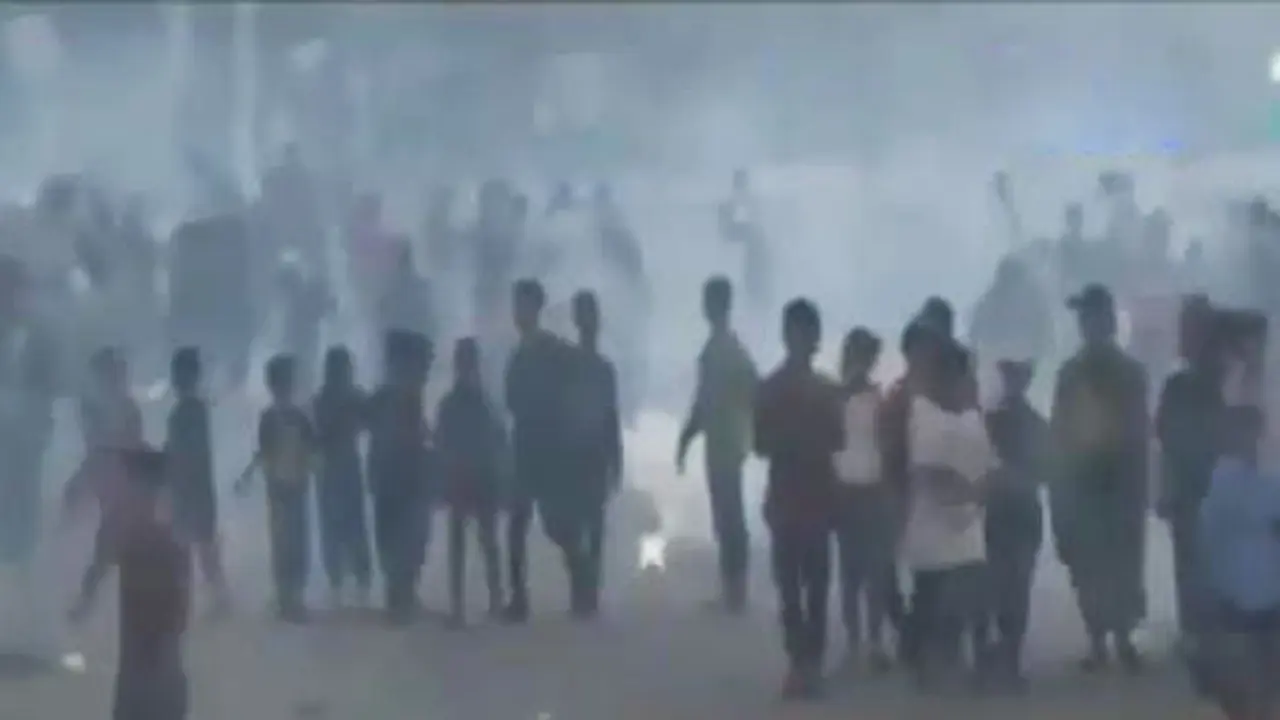 VIDEO: Perang Petasan Antar-Remaja di Palembang Memakan Korban
